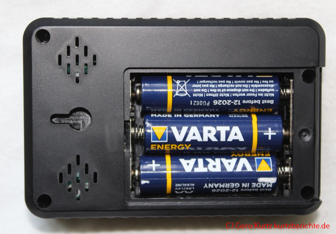 Geigerzähler BR-9B, XR1 - geöffnetes Batteriefach mit drei AA-Batterien