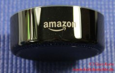 Amazon Echo Dot Seitenansicht mit Amazon Logo