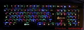 KLIM Domination - vollständige Ansicht der beleuchteten Tastatur