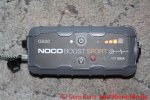 NOCO Boost Sport GB20 500A 12V UltraSafe Starthilfe - Ladekabel zum Aufladen des Akku angeschlossen
