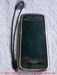 Handy Nokia 5320 -  Vorderansicht mit Trageschlaufe und Plektrum