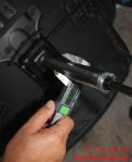 Demontage Gasdruckfeder - Lösen der Feder mittels einer Rohrzange